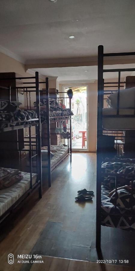 Every Day Lux Hostel Batumi Exterior photo