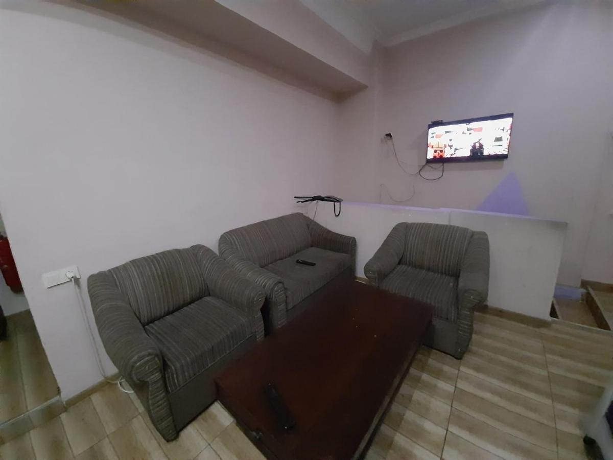 Every Day Lux Hostel Batumi Exterior photo